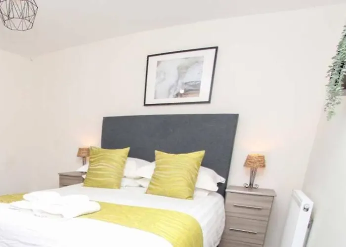 No12-Luxe Living Guest Apartment- 1 Bed-Garden-Private Parking-Wifi-Beach-City