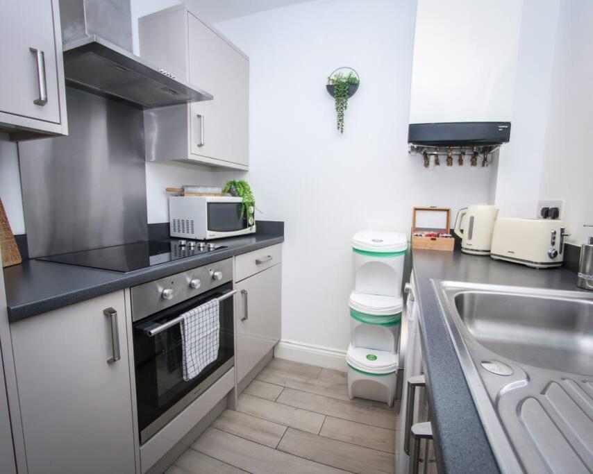No12-luxe Living Guest Apartment- 1 Bed-garden-private Parking-wifi-beach-city Holiday home *