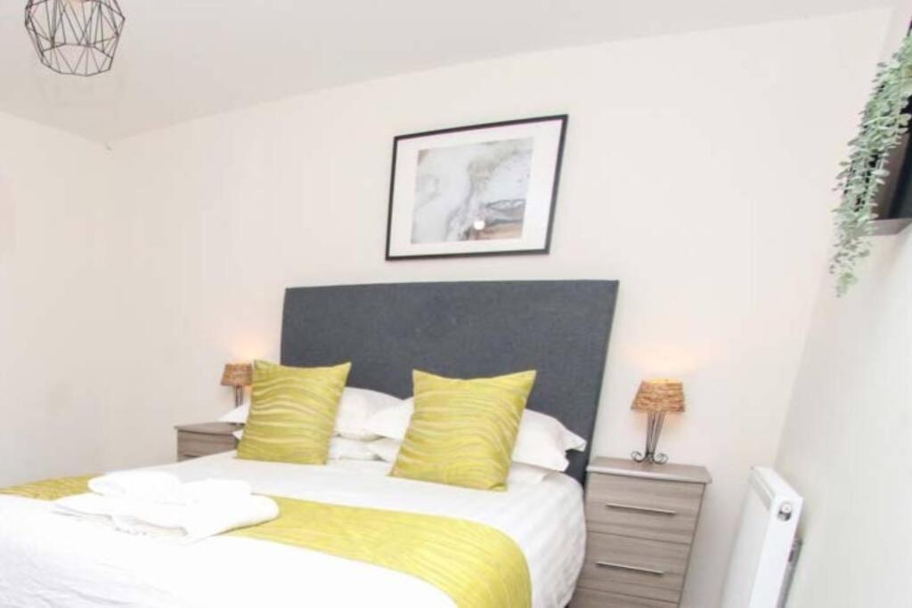 No12-luxe Living Guest Apartment- 1 Bed-garden-private Parking-wifi-beach-city