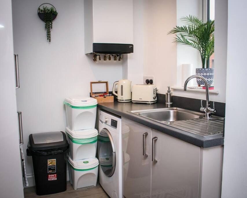 Holiday home No12-luxe Living Guest Apartment- 1 Bed-garden-private Parking-wifi-beach-city